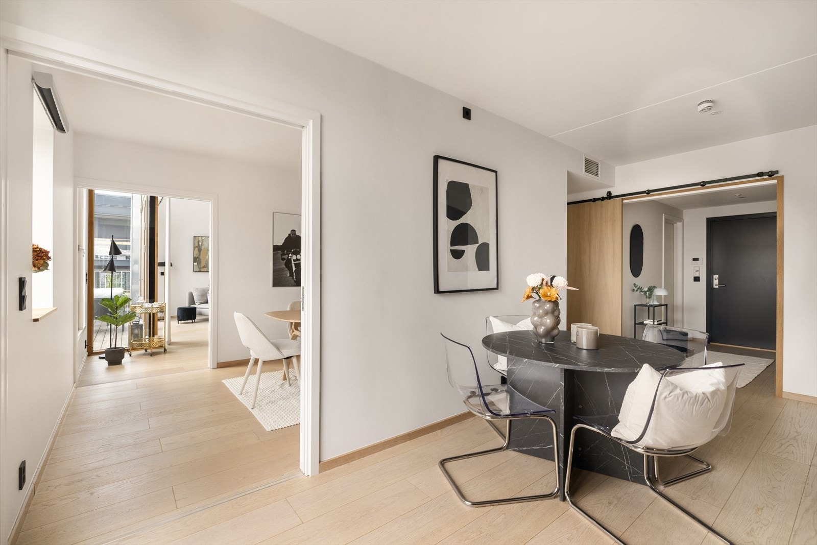 Leiligheten har en praktisk planløsning som gir flere møbleringsmuligheter og tydelige soner Galleribilde