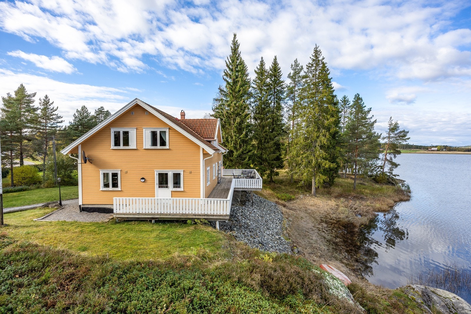 Med en upåklagelig beliggenhet langs vannet ligger alt til rette for stor trivsel. Galleribilde