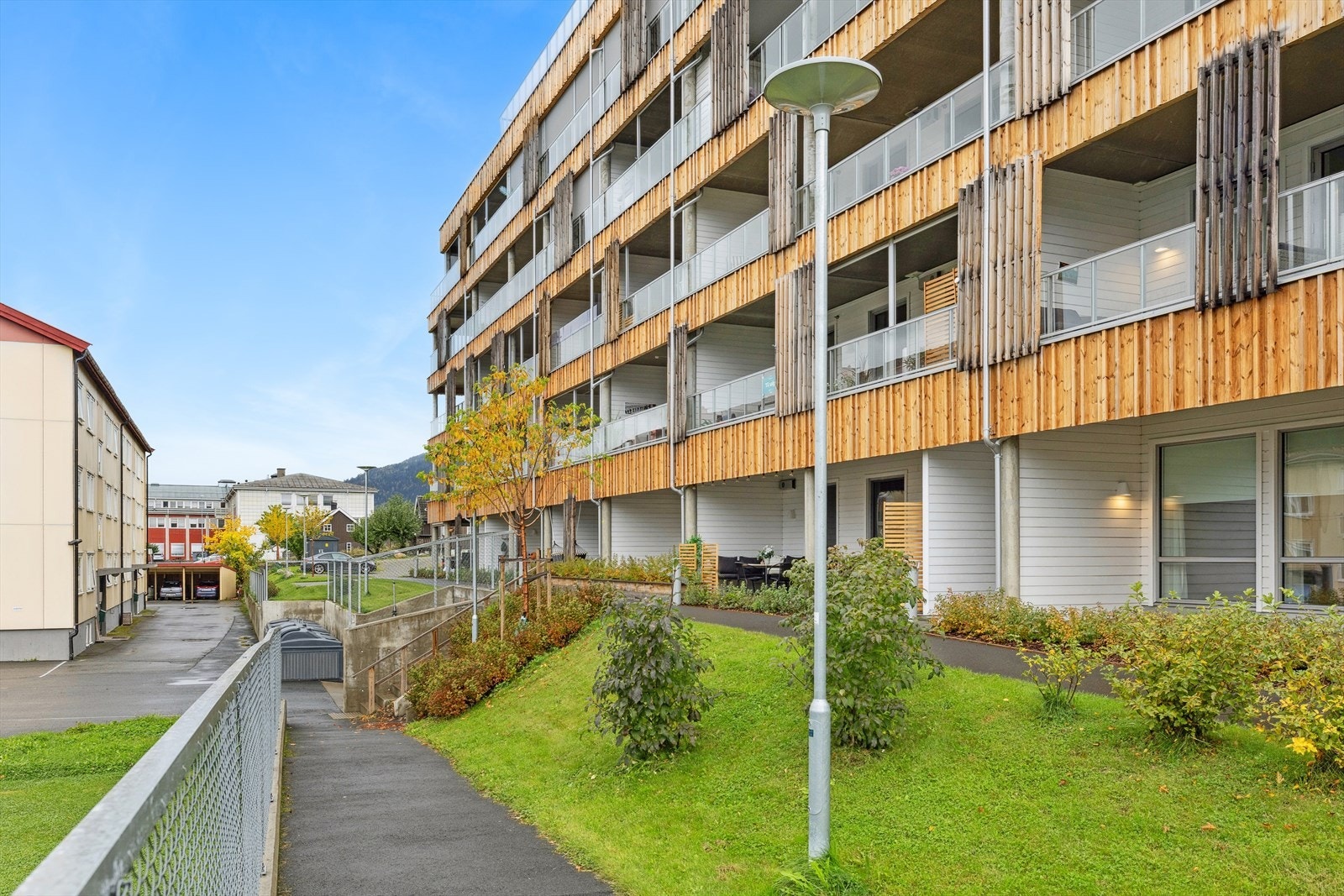 Kvartal 17 Boligsameie består av 63 leiligheter fordelt på 2 blokker, en garasjeseksjon og Fagstadløkken Bensinstasjon. Galleribilde