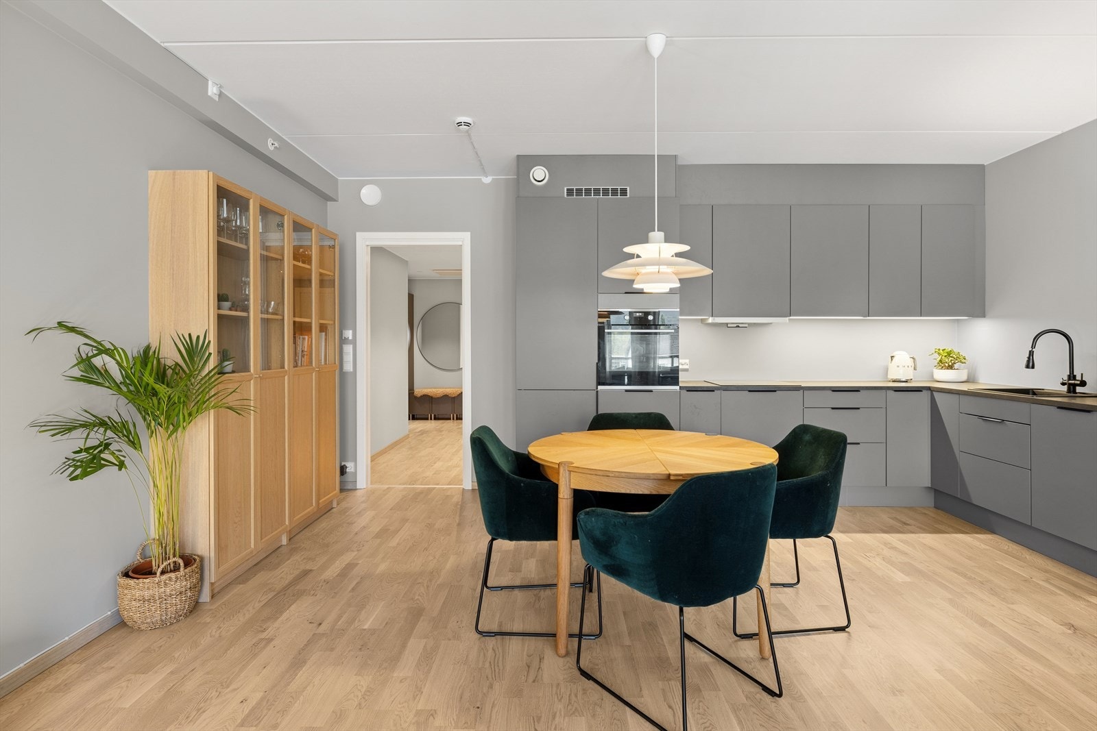 Det er gulvvarme i hele leiligheten via vannbåren varme. Galleribilde