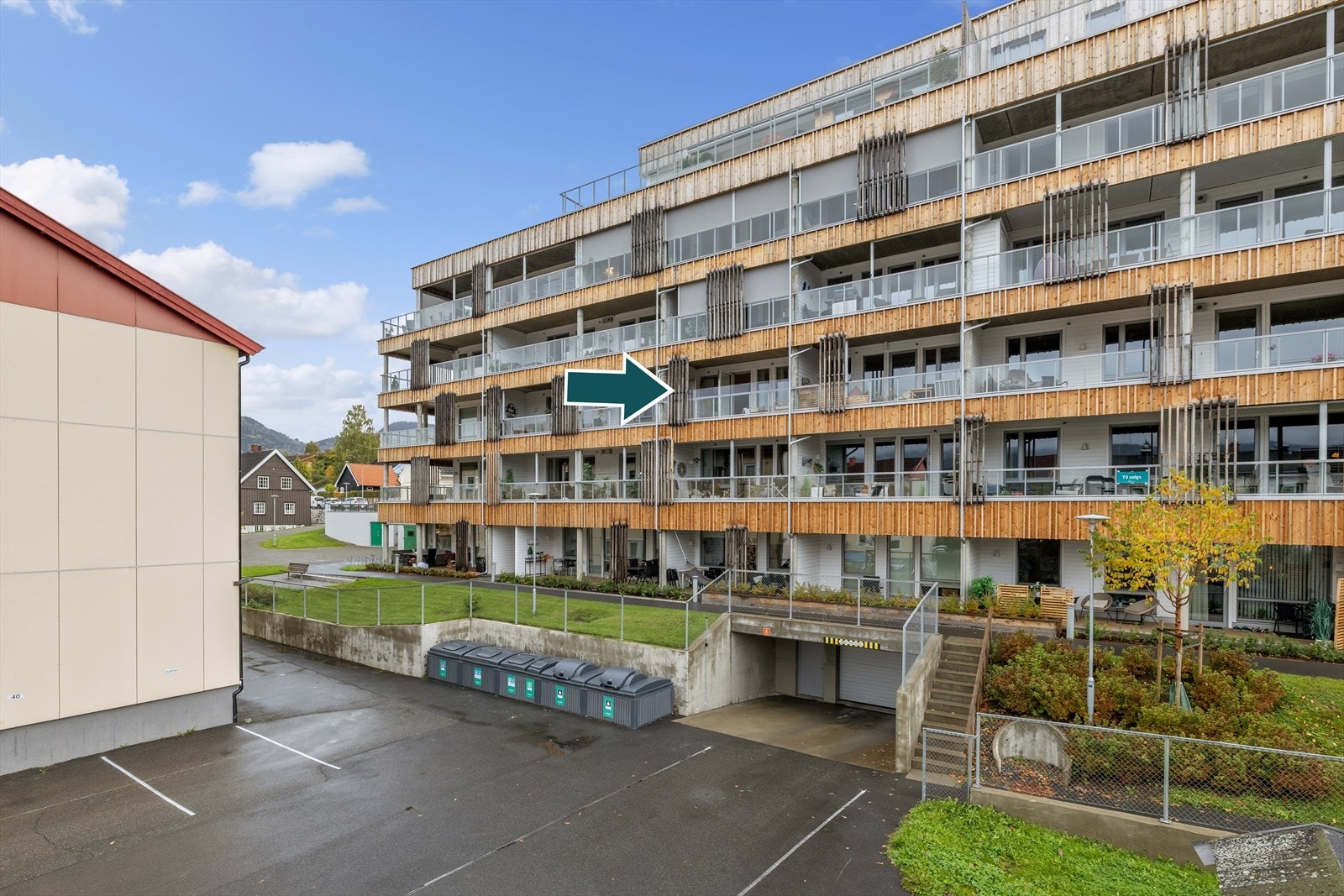 Leiligheten ligger i 3. boligetasje på vestsiden og har en stor og solrik terrasse. Galleribilde