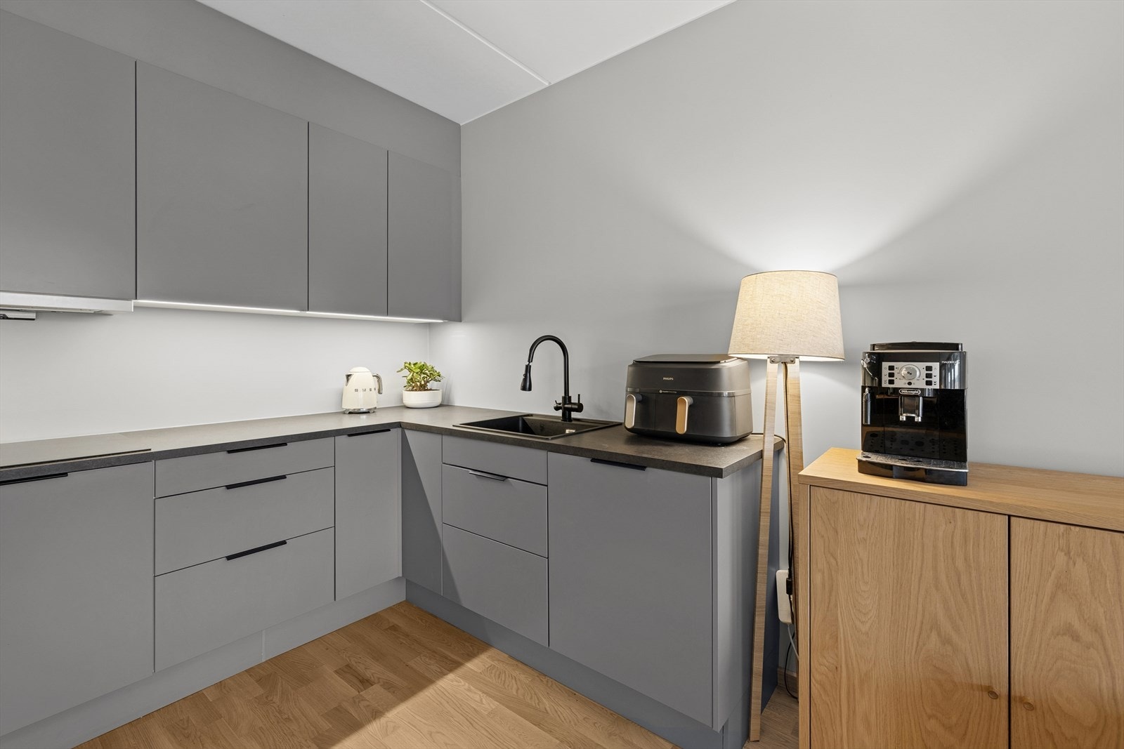 Oppvarming og varmtvann betales via felleskostnadene. Galleribilde