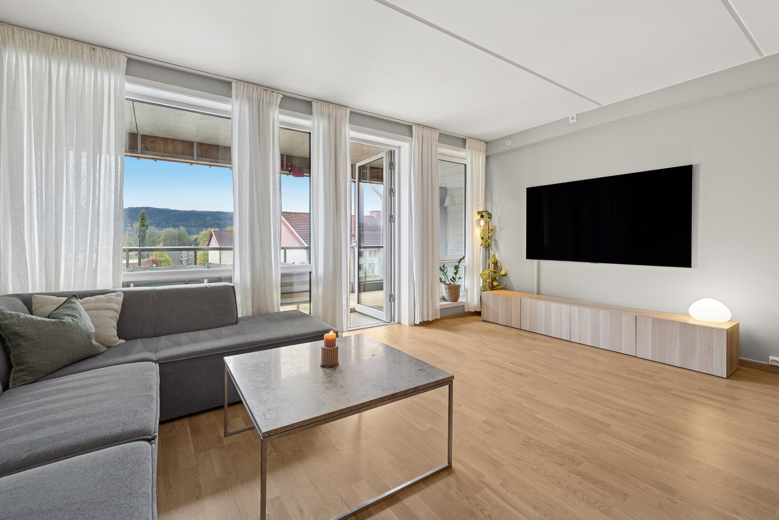 Kabel-TV og bredbånd er inkludert i felleskostnadene. Galleribilde