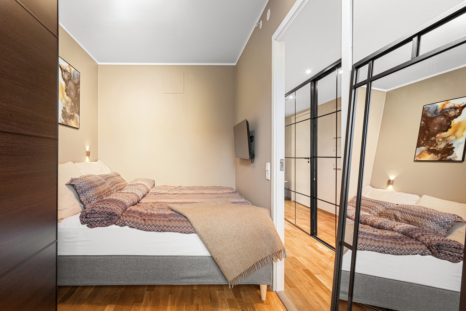 Lyst soverom på 7,8 kvadratmeter. Galleribilde