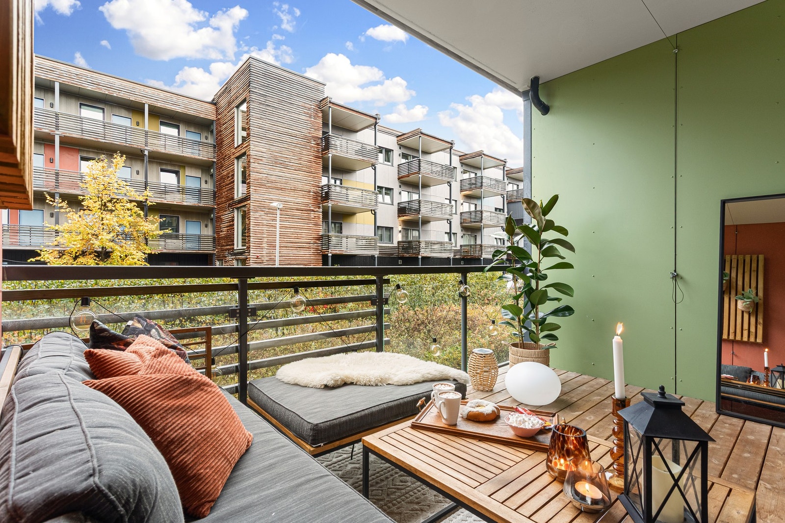 Stor balkong som er ypperlig å benytte i sommerhalvåret. Galleribilde