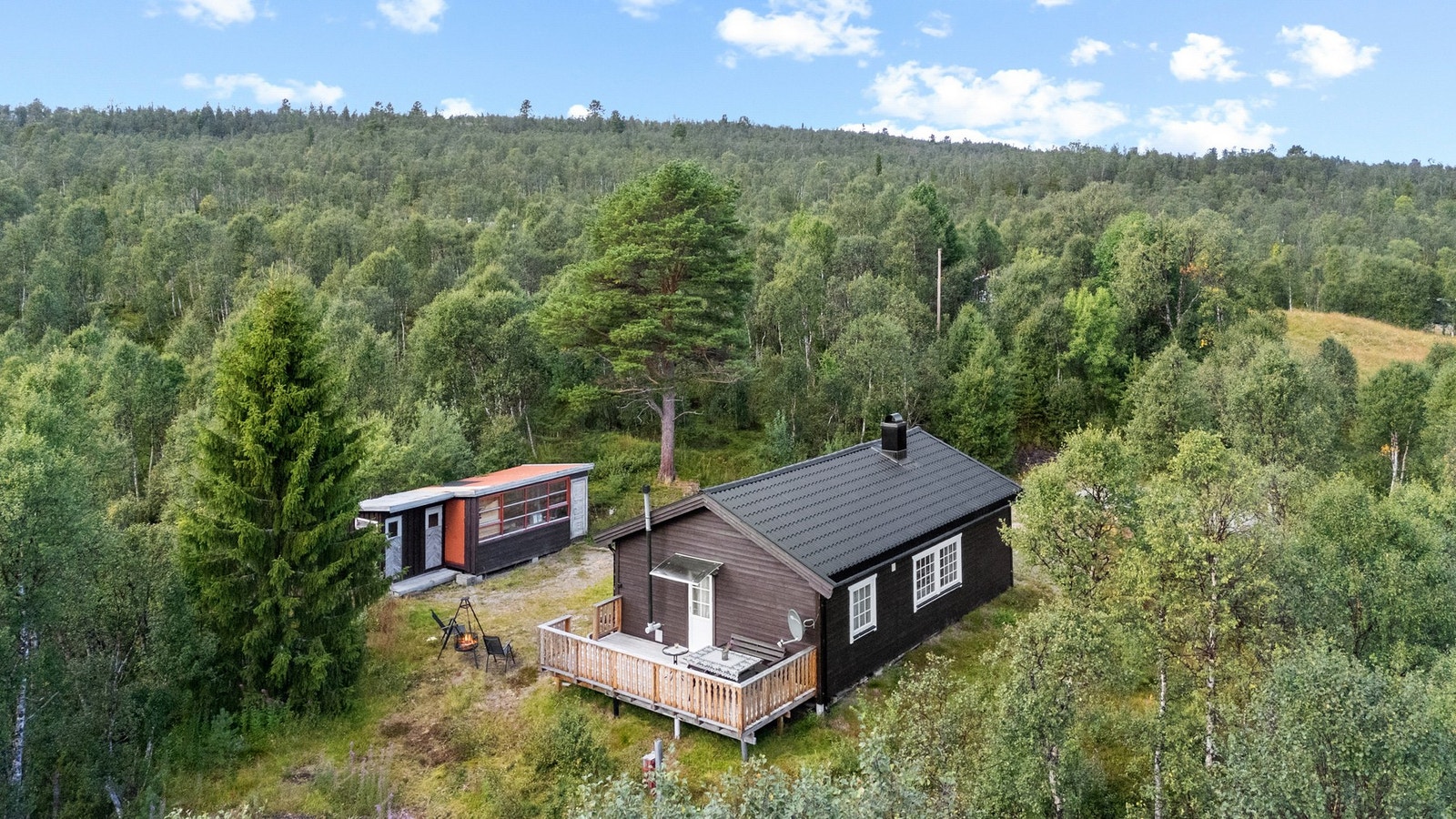 Hytta ble oppført i 1958 og er på 77m². Galleribilde