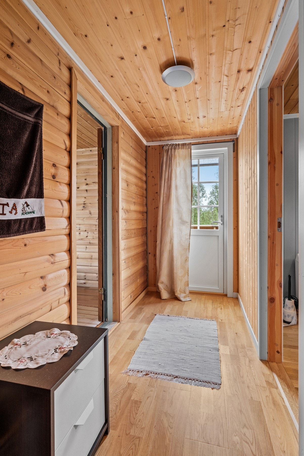 Fra gangen er det utgang til terrasse på 16m². Galleribilde