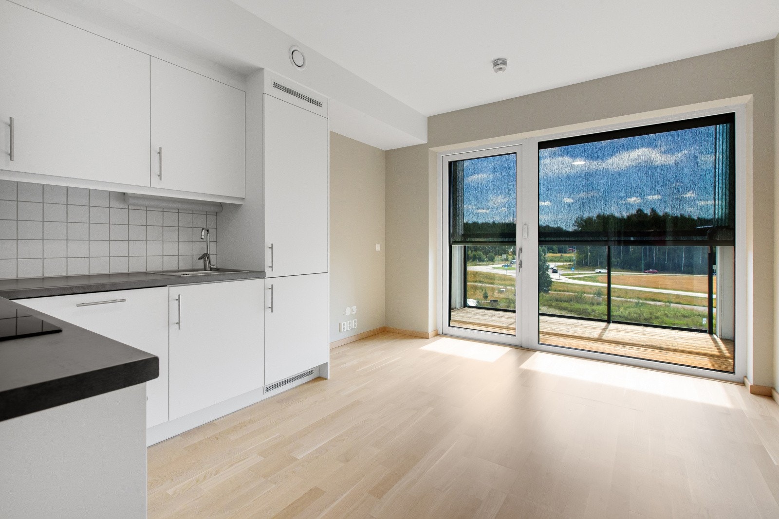 Leiligheten er påkostet med installert elektrisk screen på vindu samt manuell screen på balkongdør. Galleribilde