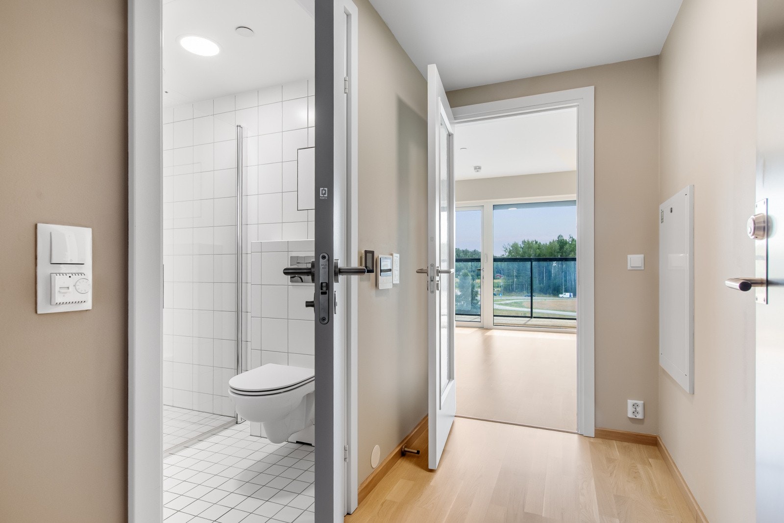 Heisadkomst til etasjeplan og enkel tilgang til leiligheten. Galleribilde