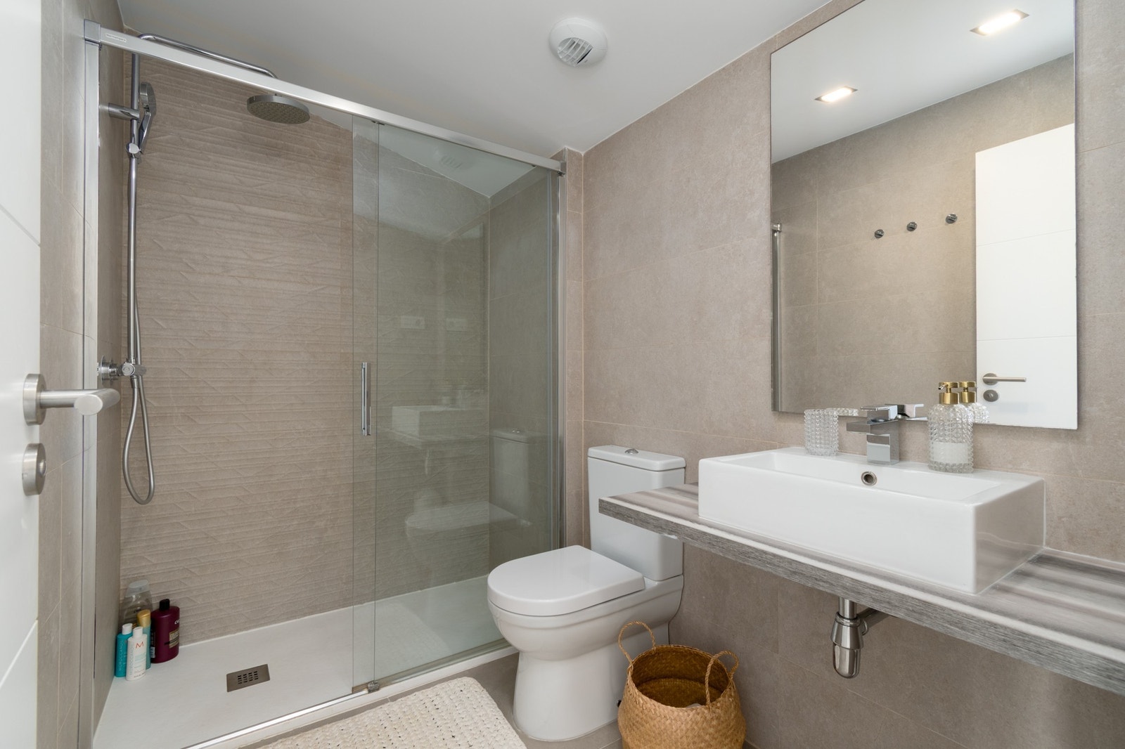 Baderom tilknyttet hovedsoverom Galleribilde