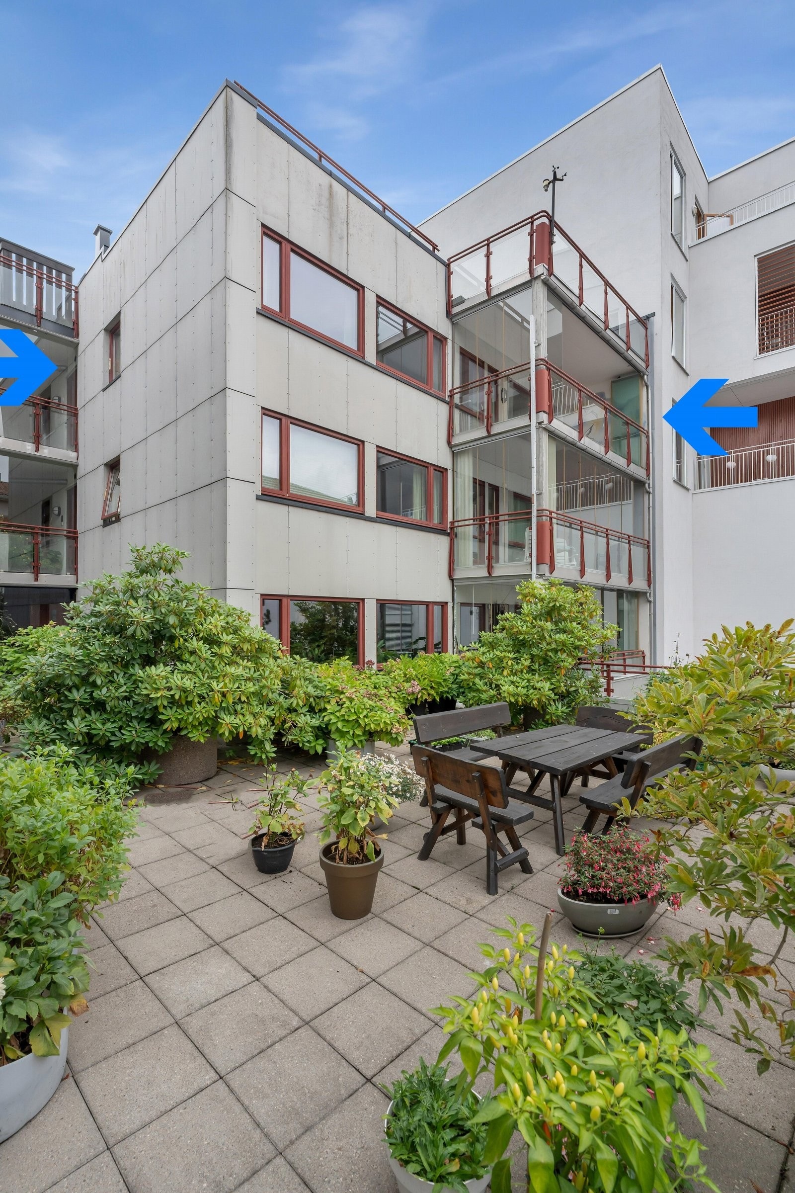 Leilgheten ligger i rolig bakgård, godt skjermet for trafikkstøy og almenn ferdsel. Galleribilde