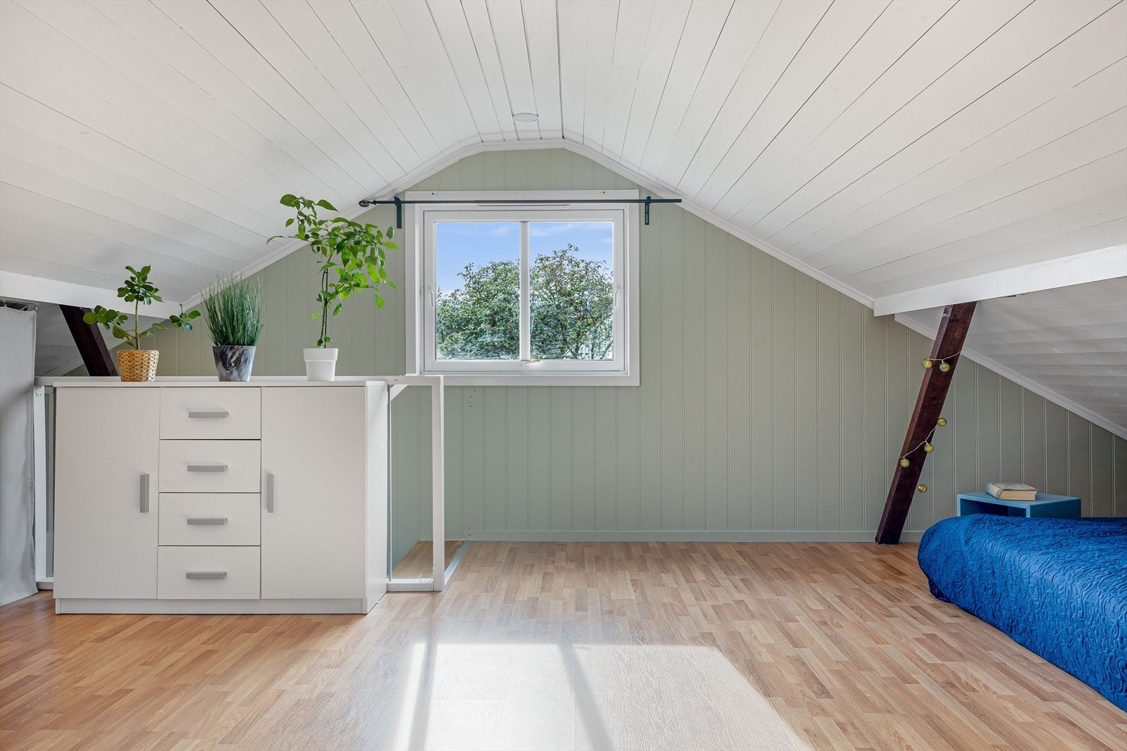 Den innredede loftetasjen gir ekstra rom og god oppbevaringsplass. Galleribilde