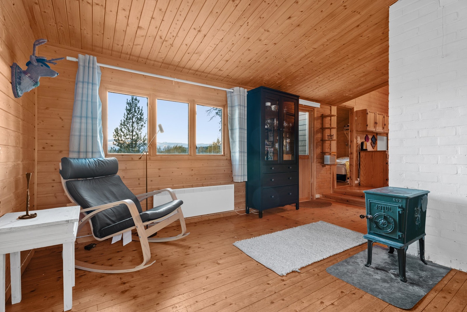 Fra stuen er det utgang til terrasse. Galleribilde