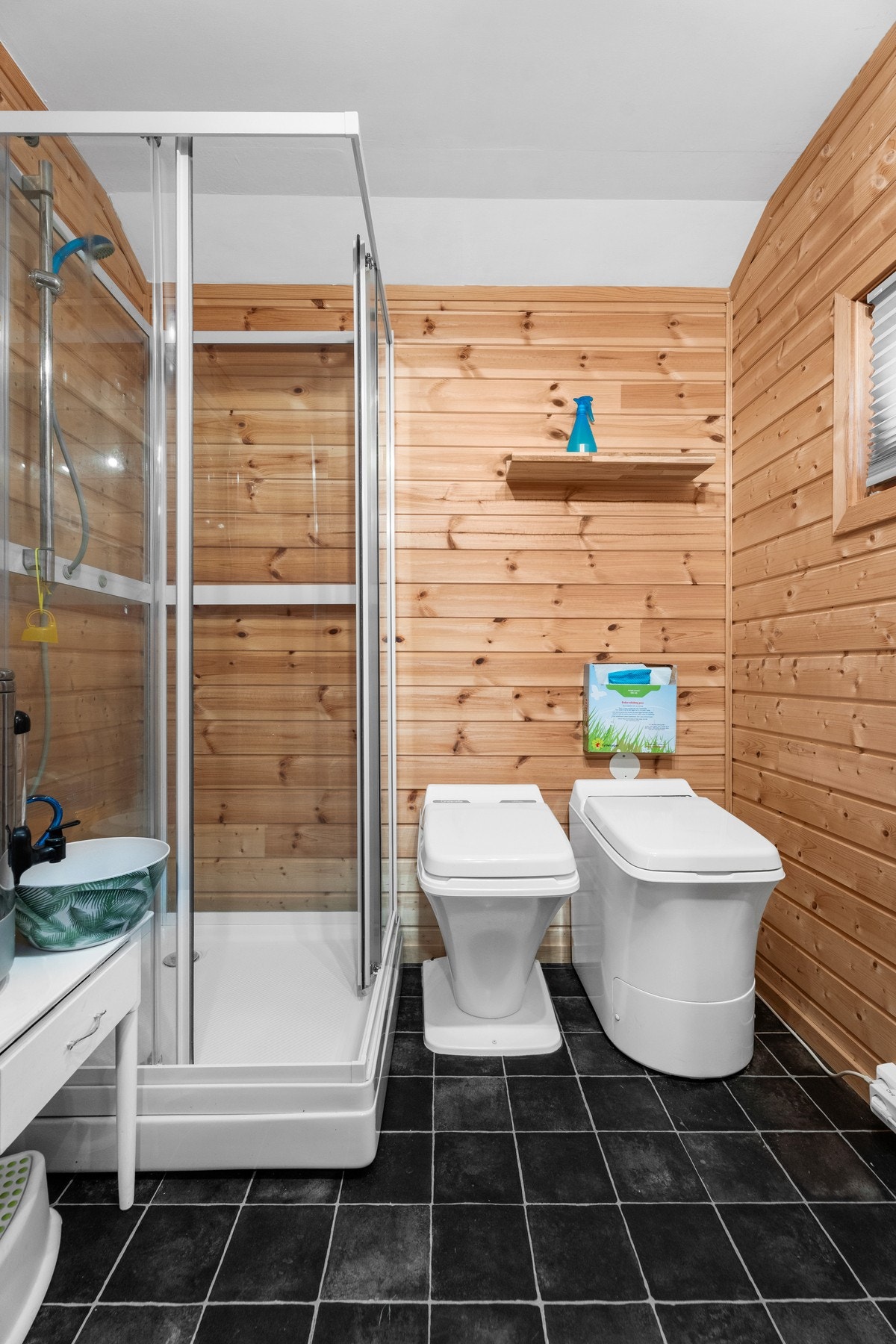 Hytta er utstyrt med forbrenningsdo. Galleribilde