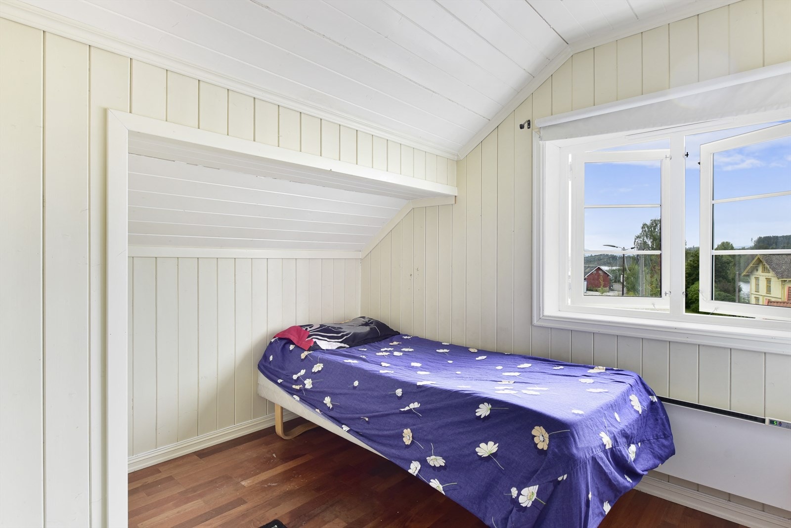 Det vises til tekst i salgsoppgaven for hvilke soverom som er godkjent for varig opphold. Galleribilde