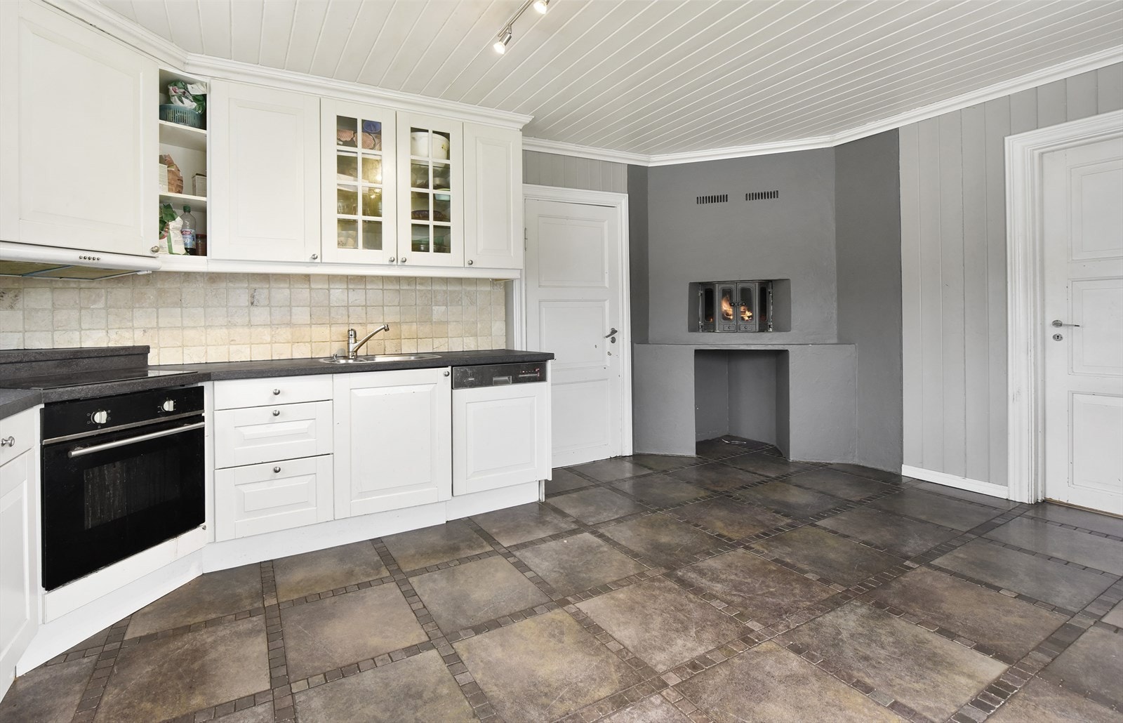 Bildet viser kjøkkenet i hoveddelen Galleribilde