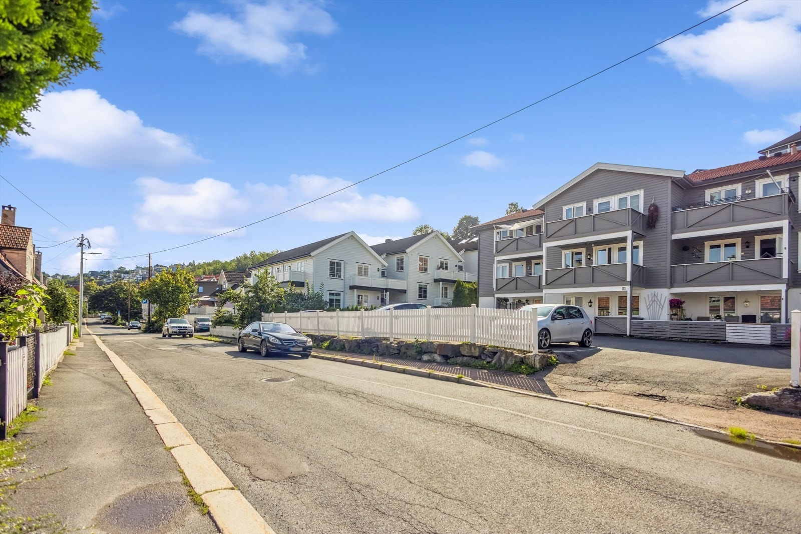 Nærområdet oppleves som veldig trygt, stille, og rolig selv om det er sentrumsnært. Galleribilde