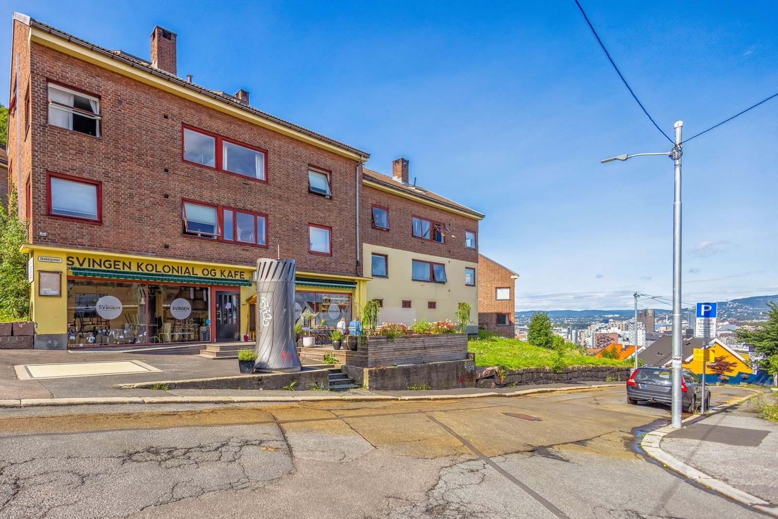 Det er mange fine tur- og grøntområder i Middelalderparken, Ruinparken og Svartdalsparken. Alnaelven har idyllisk tursti langs elvebredden mot sentrum. Galleribilde