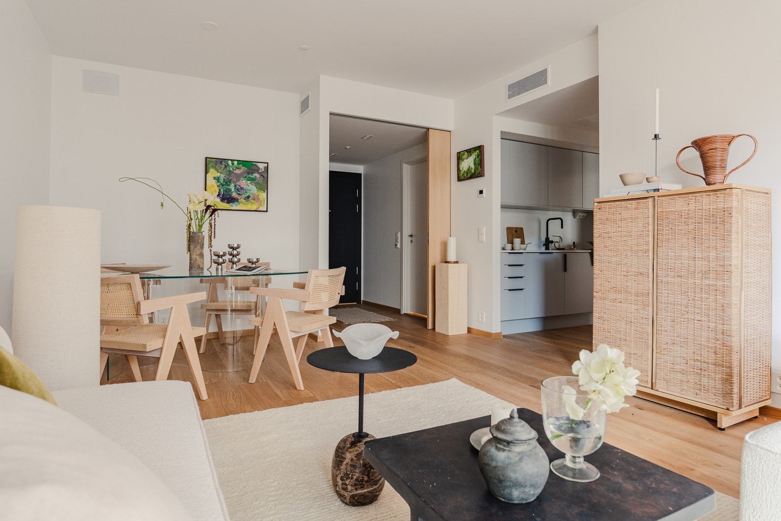 Meget god og optimalisert planløsning med naturlige soner som skaper god flyt i rommet. Galleribilde