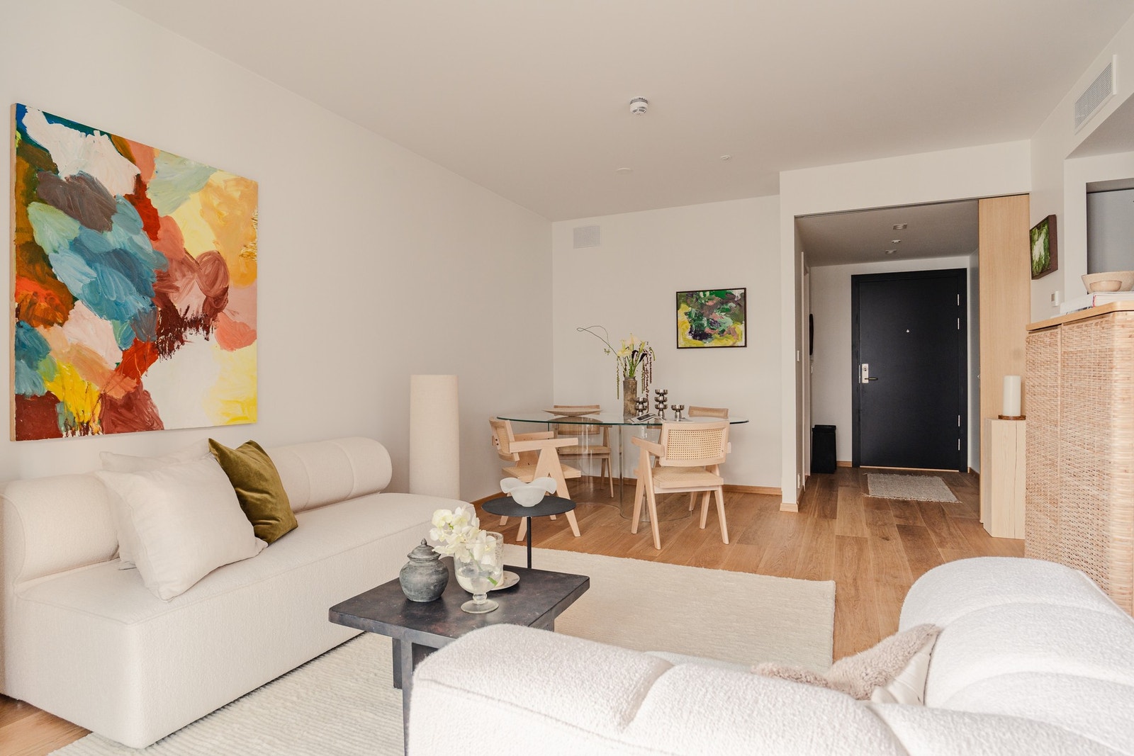 Breeam-Nor miljøsertifisert bygg med begahelig inneklima hele året. Balansert ventilasjon og fjernvarmeanlegg. Galleribilde