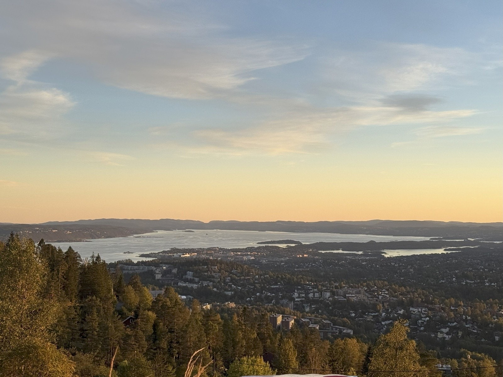 Kveldsstemning fra tomten. Galleribilde