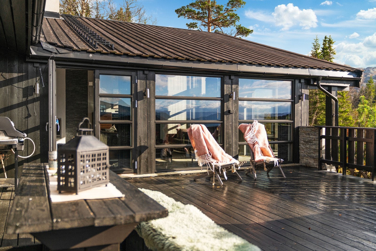 Hytta ligger i et snøsikkert, populært, sentralt og solrikt område på Gaustablikk Galleribilde