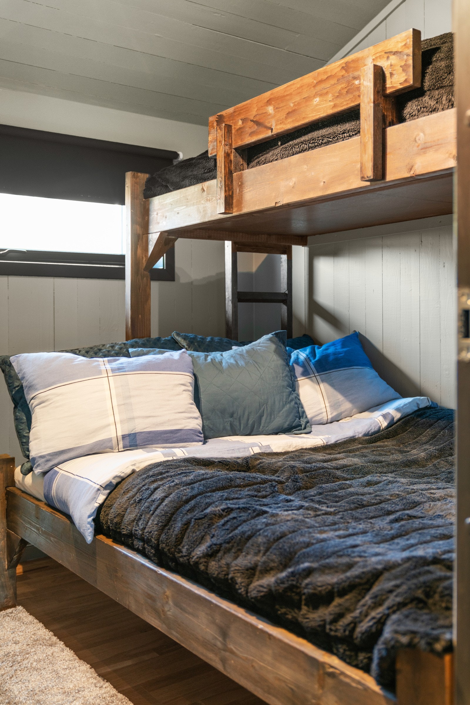 Soverom IV innredet med familiekøye Galleribilde