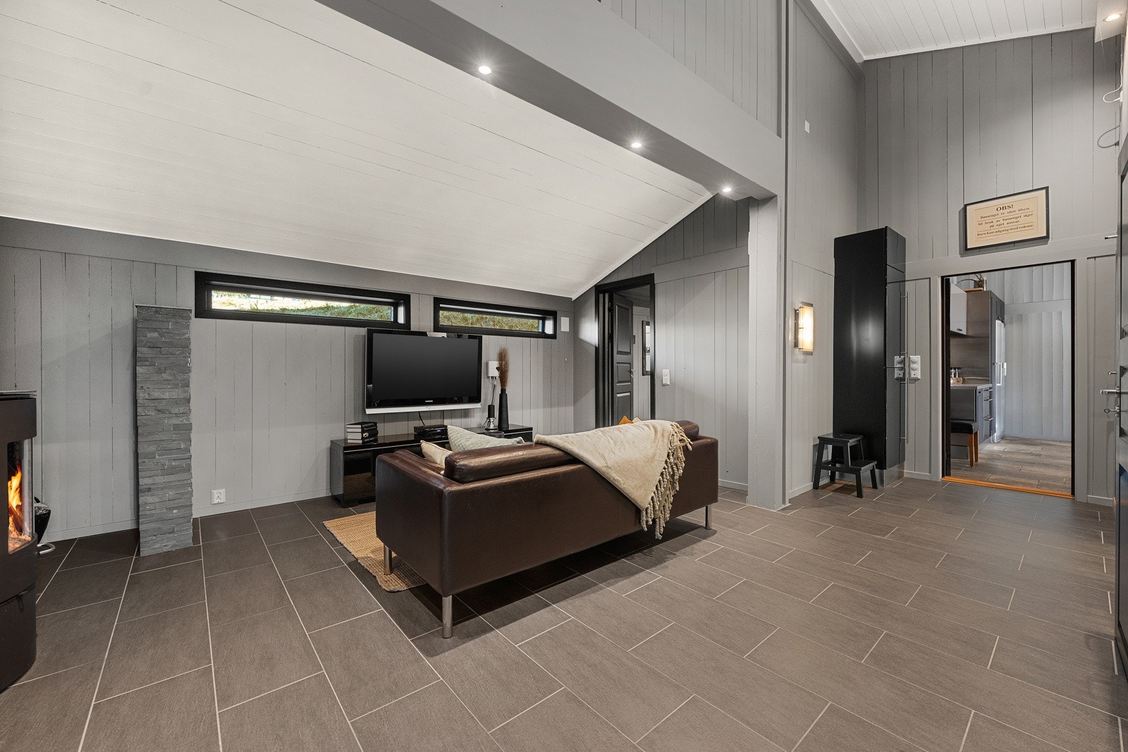 Lun og trivelig TV-stue med plass til sofagruppe Galleribilde