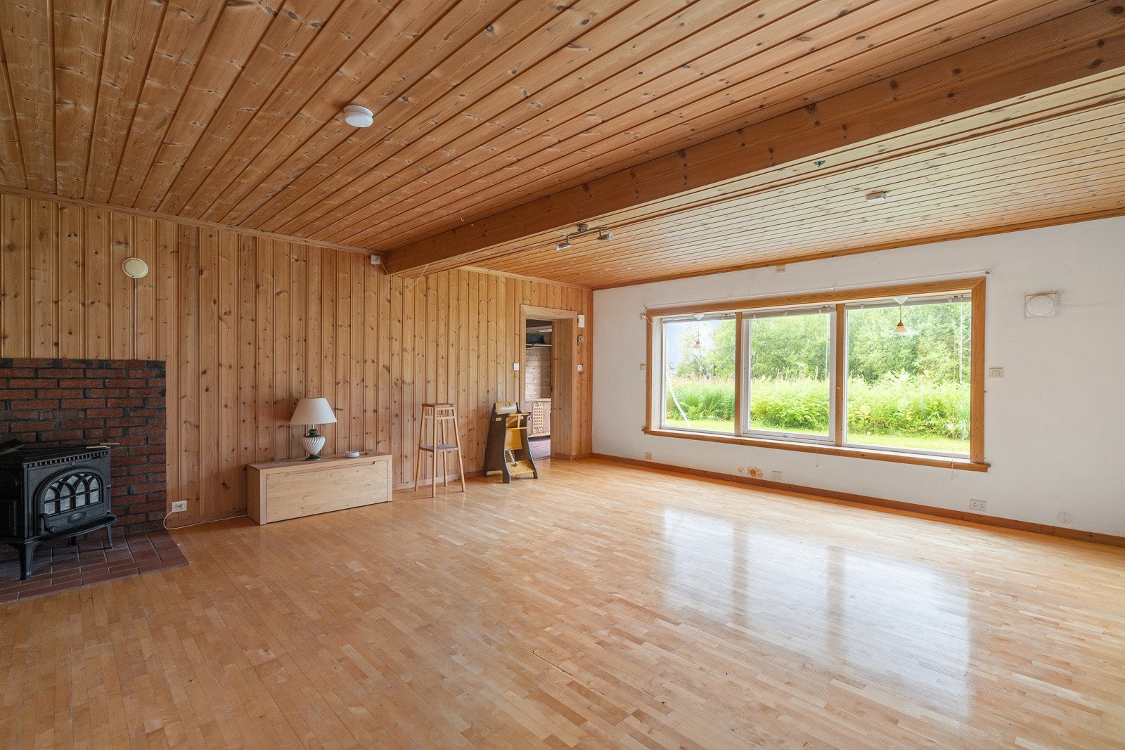 Åpen stue i kjelleetasjen. Galleribilde