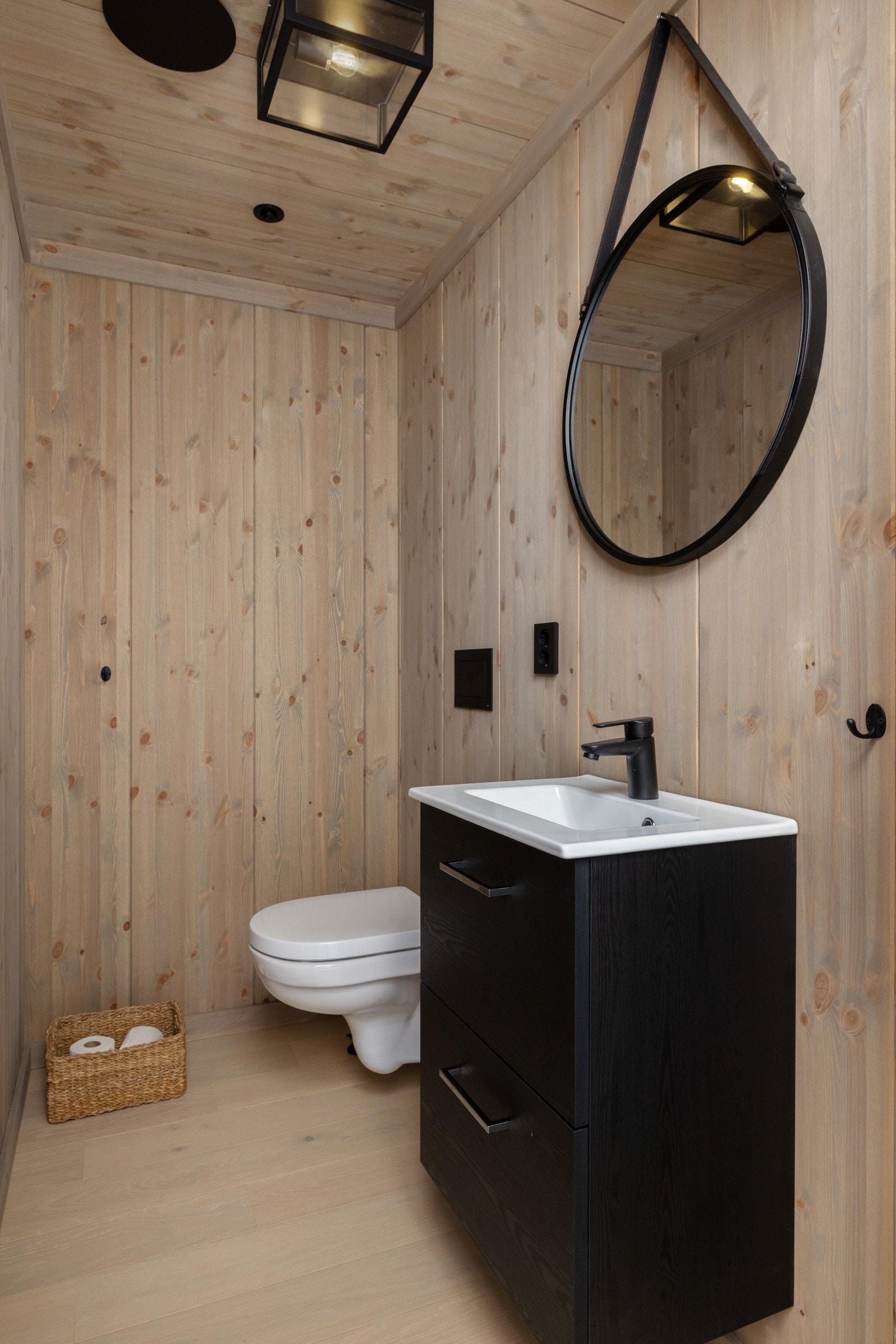 Separat wc med direkte adkomst fra entré. Galleribilde