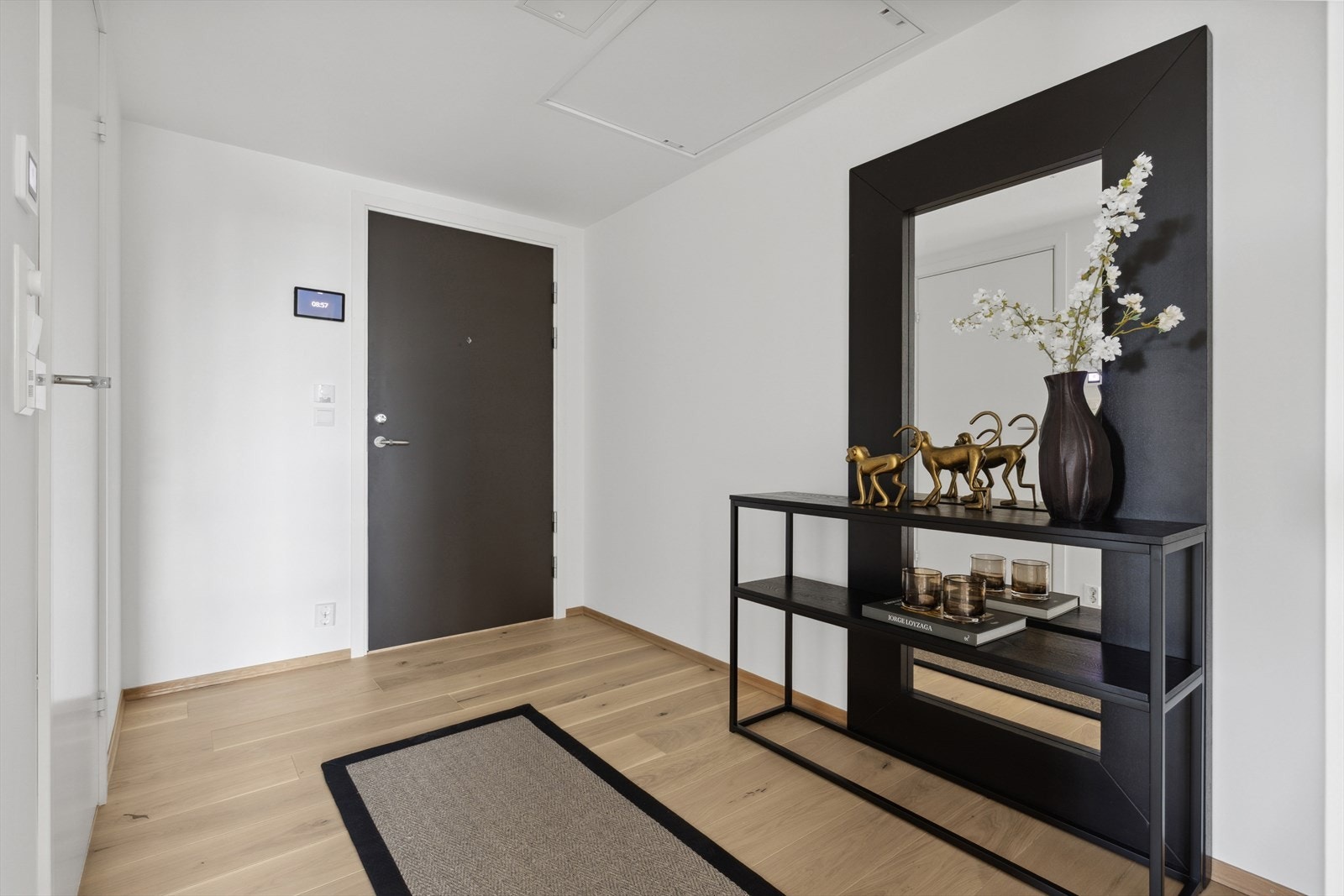 Entré. Sportsbod på ca 5 kvm i garasjekjeller. Galleribilde