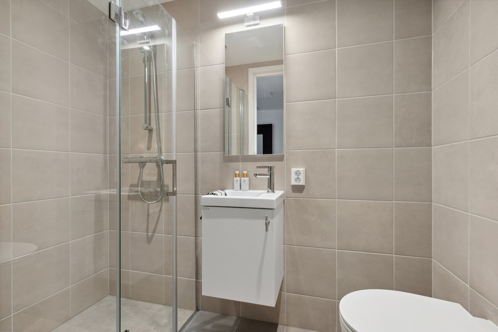 Baderom 2 har også dusjdel. Galleribilde