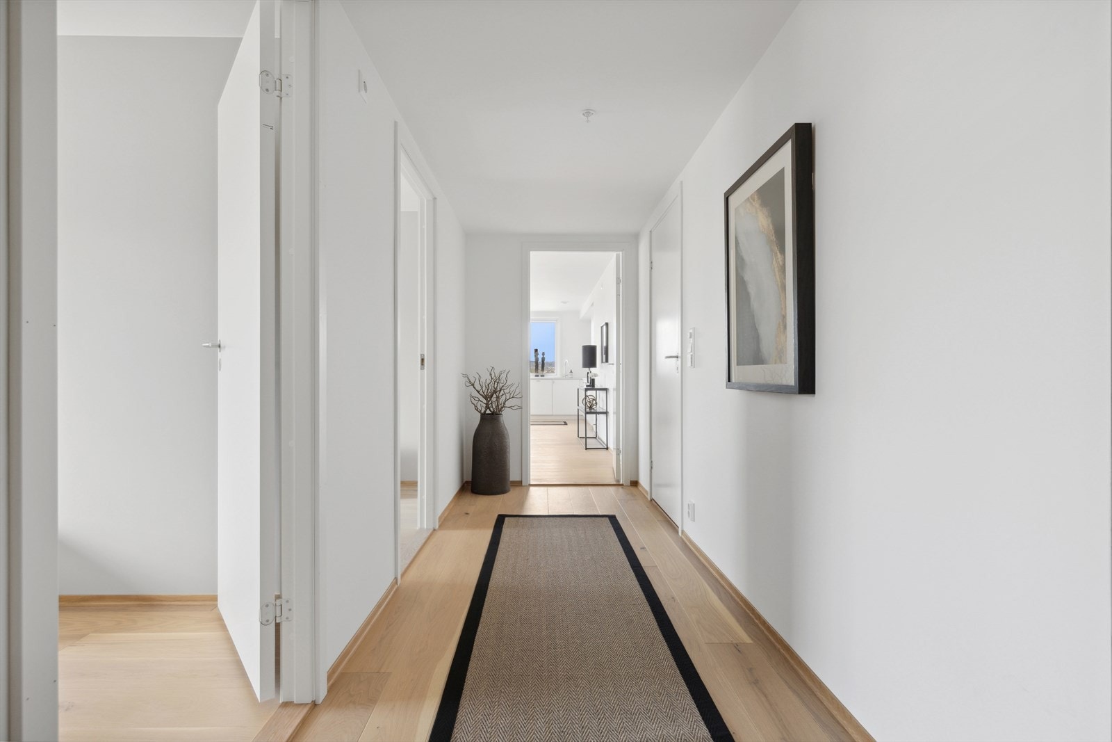 En parkeringsplass i garasjekjeller medfølger. Galleribilde