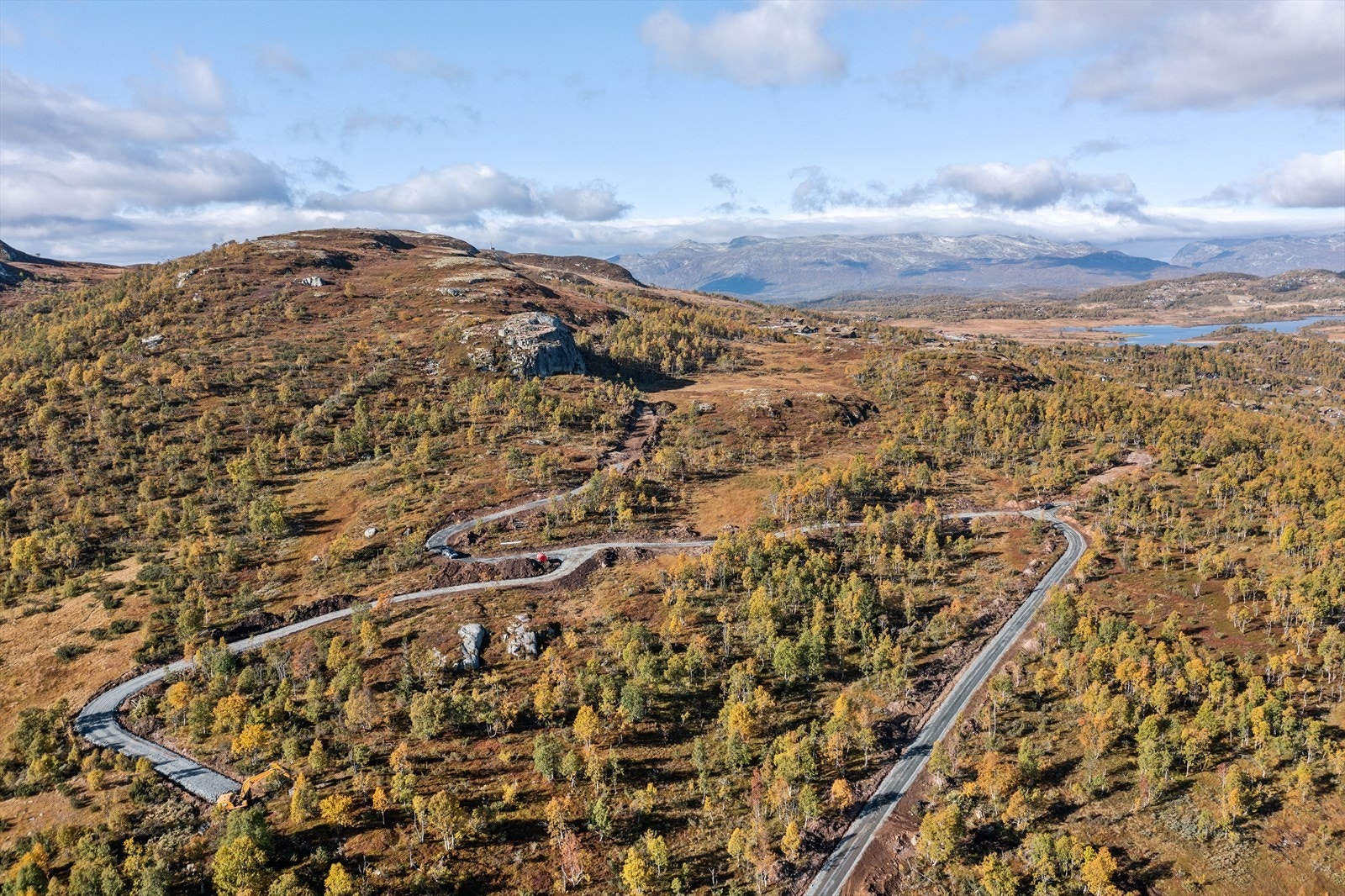 Tomteområdet strekker seg over et høyfjellsområde som ligger fra ca 980 til 1030 m.o.h. Galleribilde