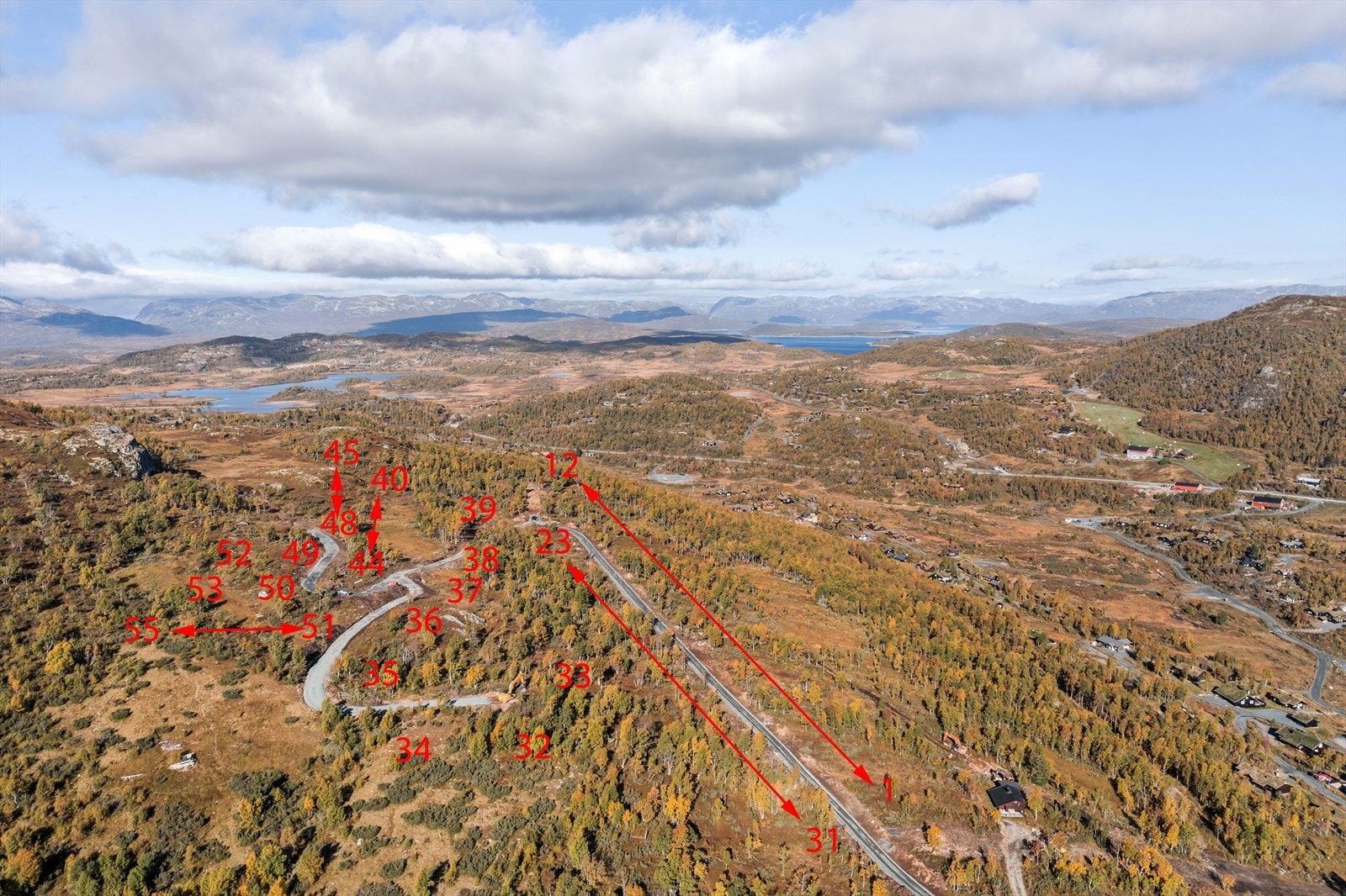 Nummereringen i bildet er ment som illustrasjon over tomteområdet og angir ikke eksakt plassering av tomtene. Galleribilde