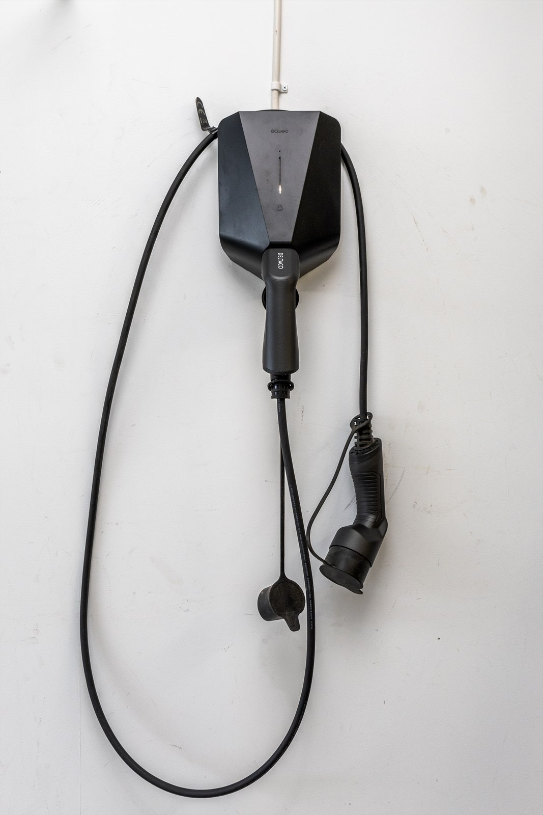 El-bil lader medfølger (installert i garasjen i 2022) Galleribilde