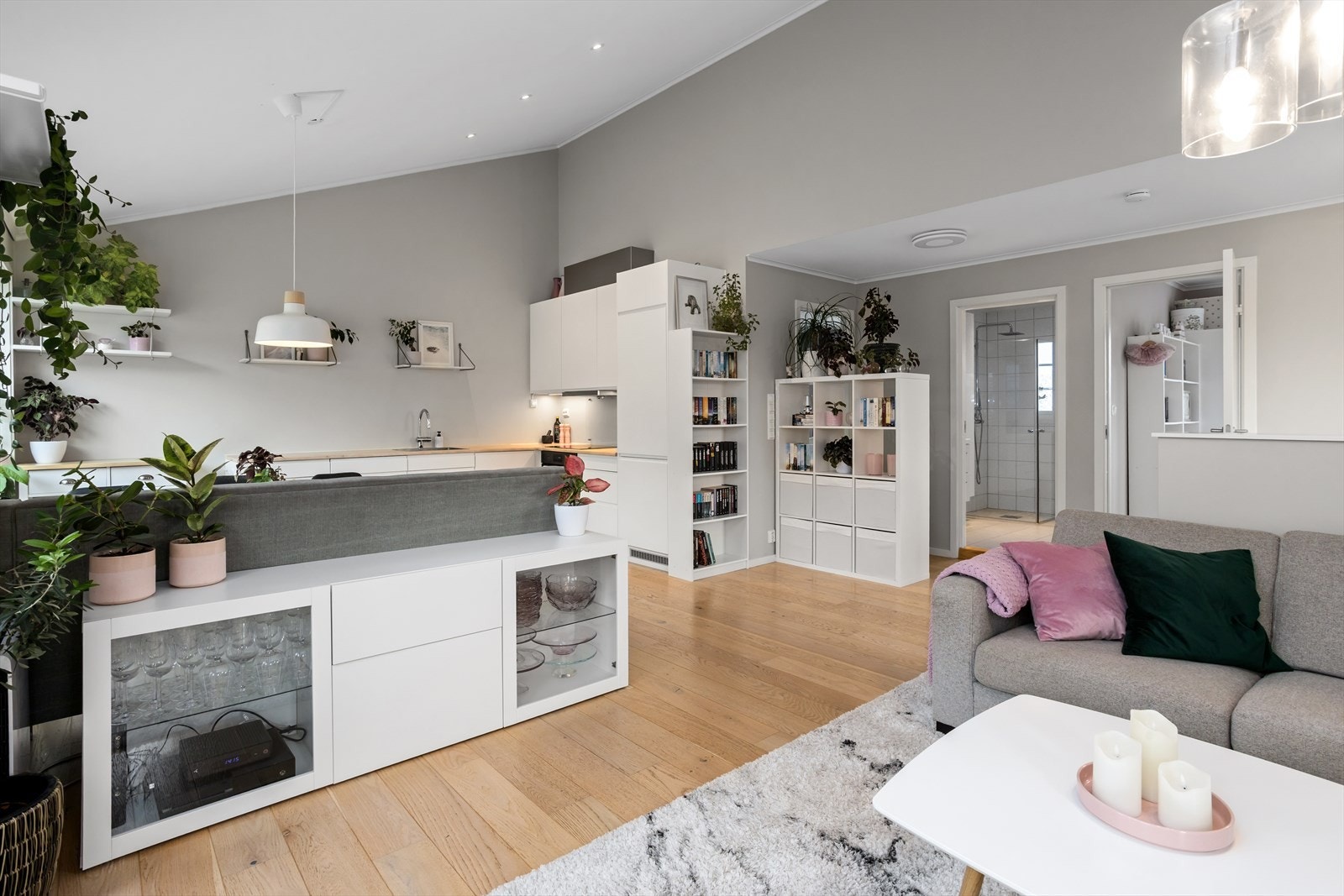 Du kan enkelt arrangere hyggelige sammenkomster, som familieselskaper, bursdager eller andre feiringer. Galleribilde