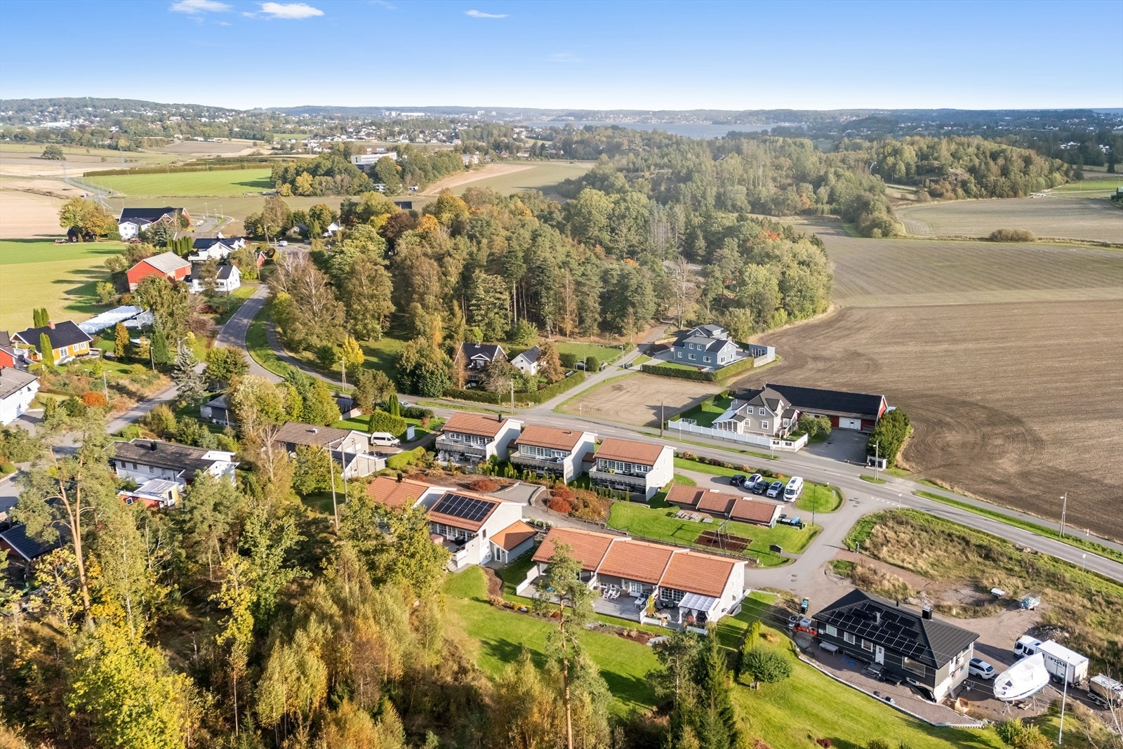 Tilbaketrukne og fredelige omgivelser - 2. rekke fra Semsveien Galleribilde