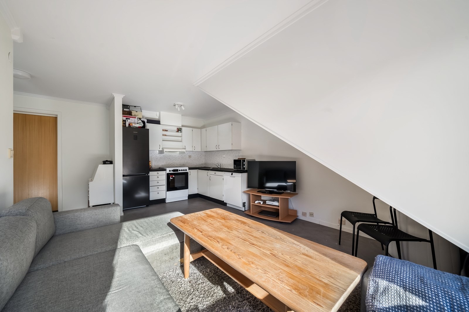 Stue med åpen kjøkkenløsning. Galleribilde