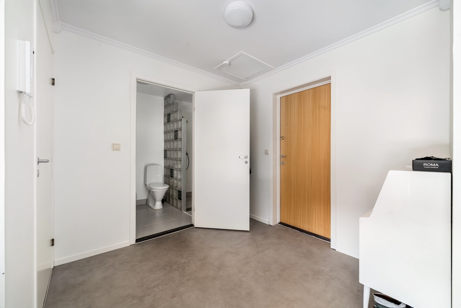 Gang med inngang til soverom og bad. Galleribilde