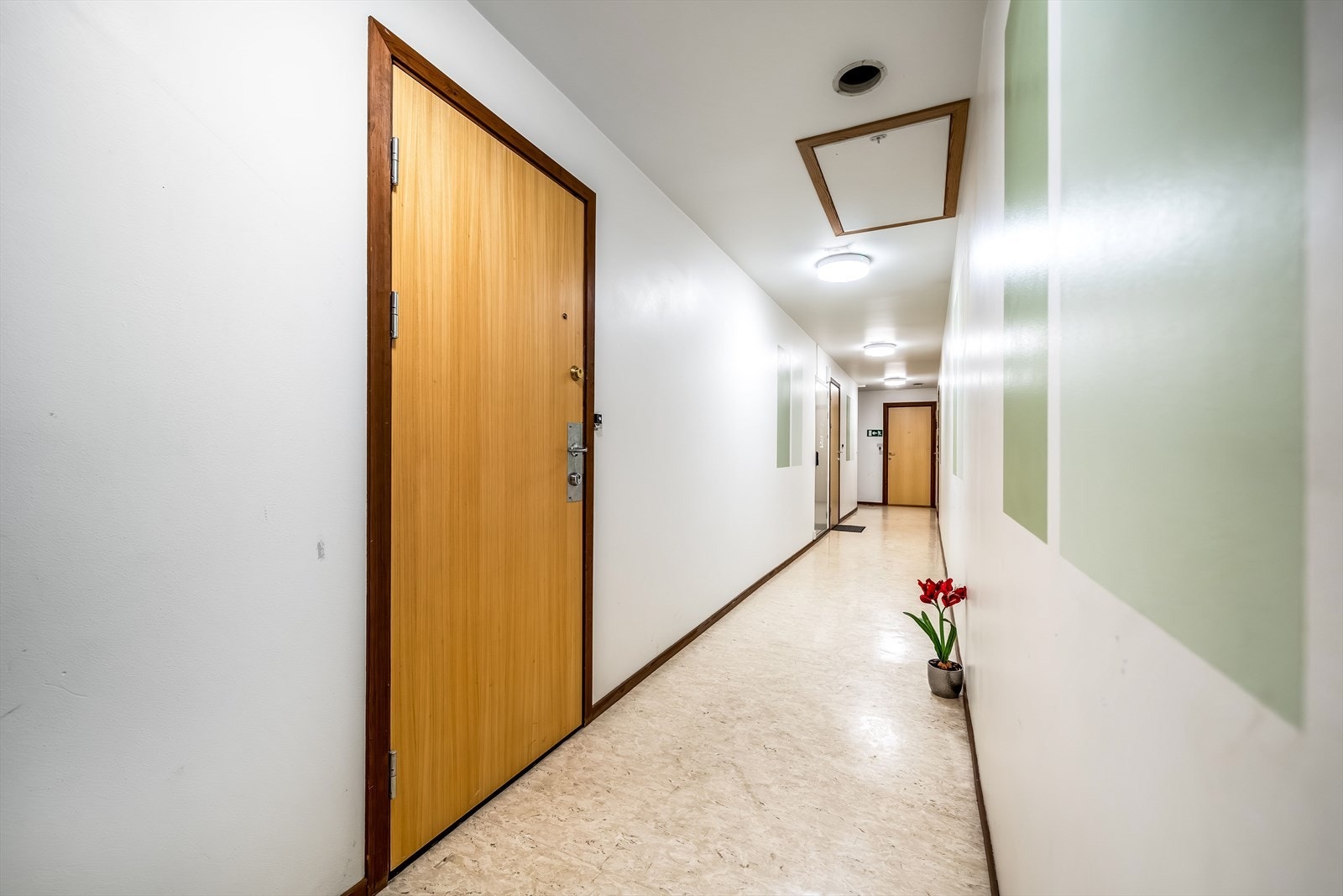 Inngang fra felles gang. Galleribilde