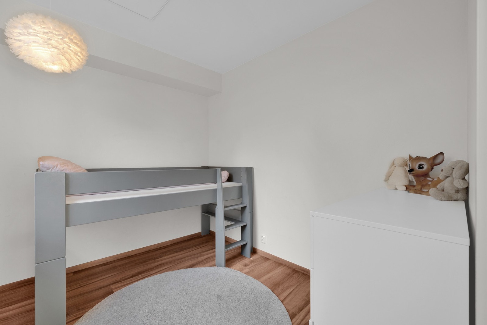 Soverom 2 egner seg godt som et barnerom eller kontor Galleribilde