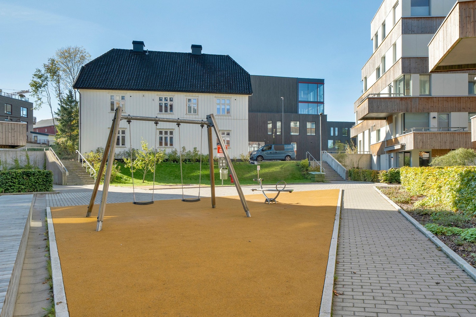 Felles lekeplass med fallunderlag Galleribilde