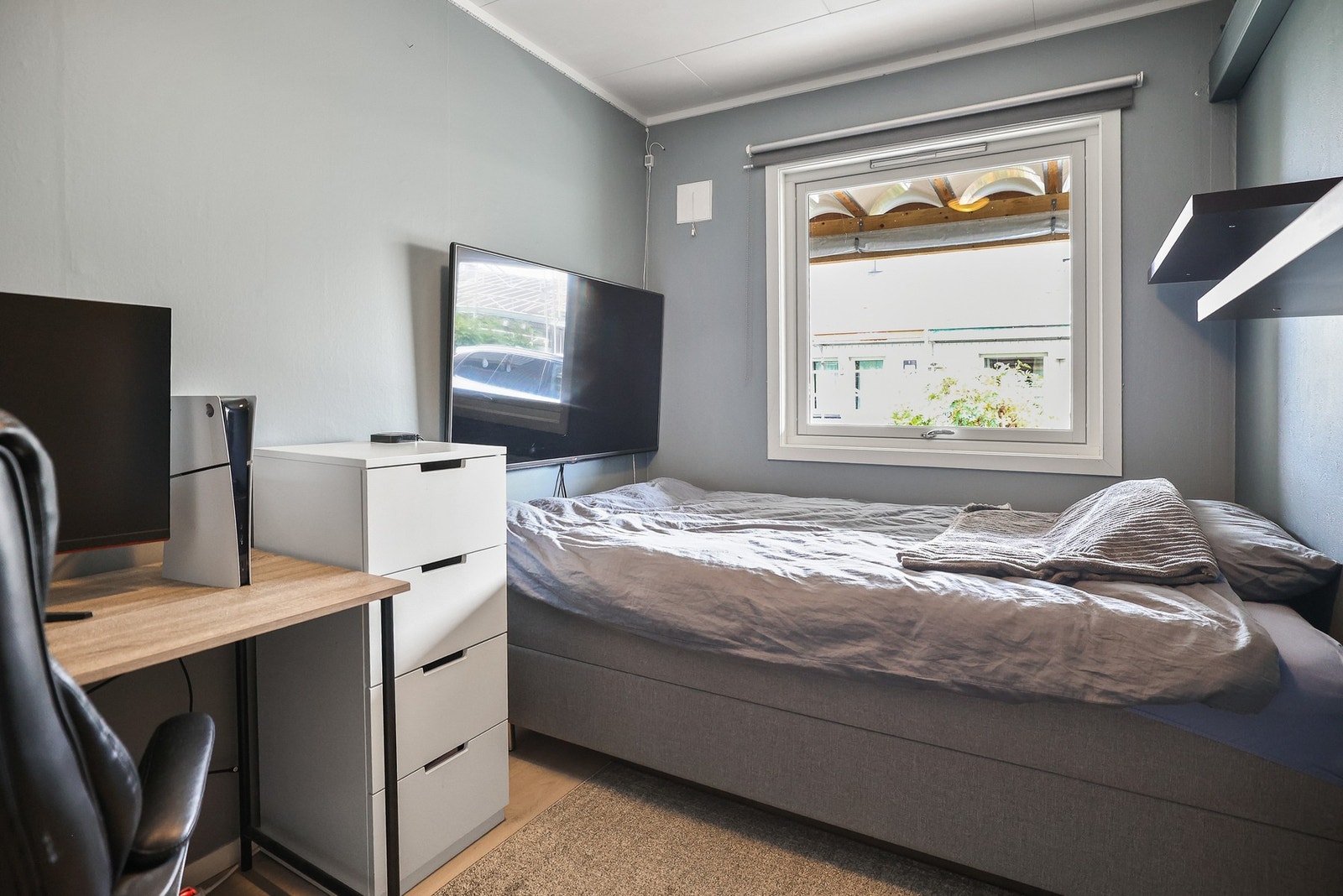 Det ene soverommet kan fungere ypperlig som gjesterom eller hjemmekontor. Galleribilde