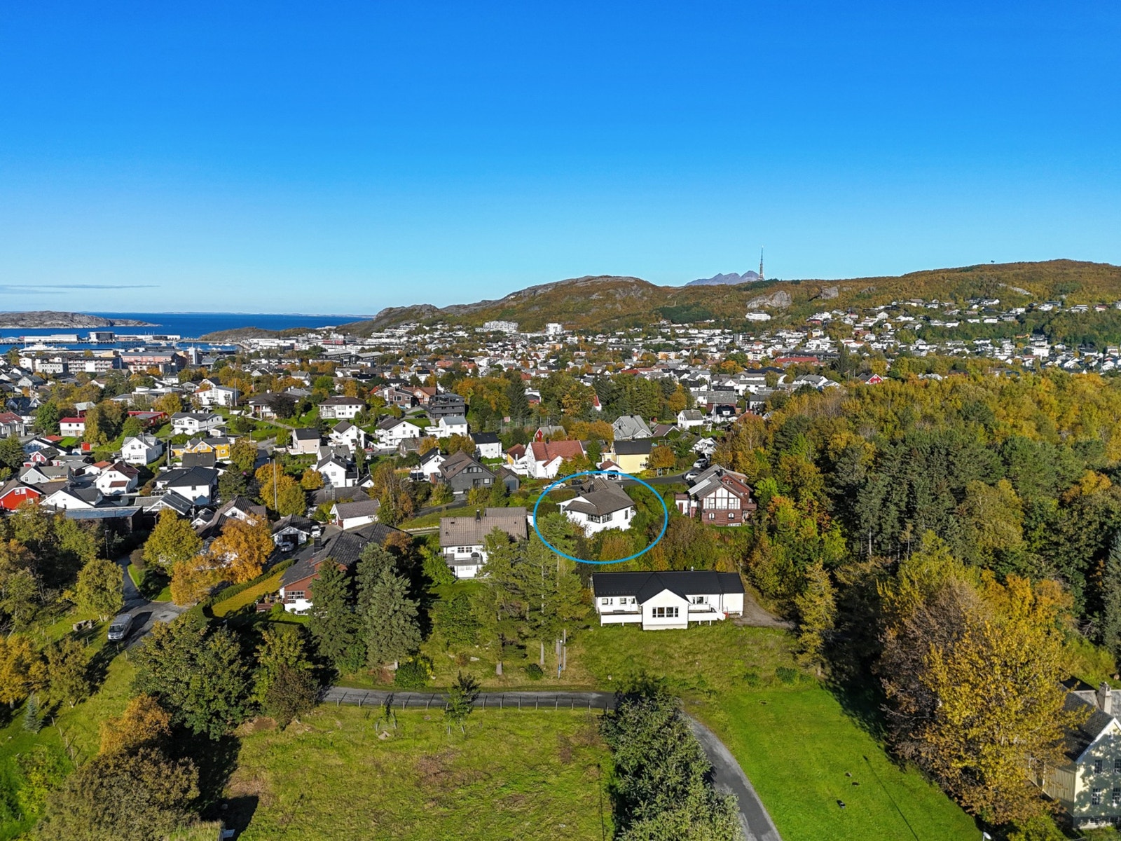 Ettertraktet beliggenhet, med kort vei til flott turområder like ved, sommer som vinter Galleribilde