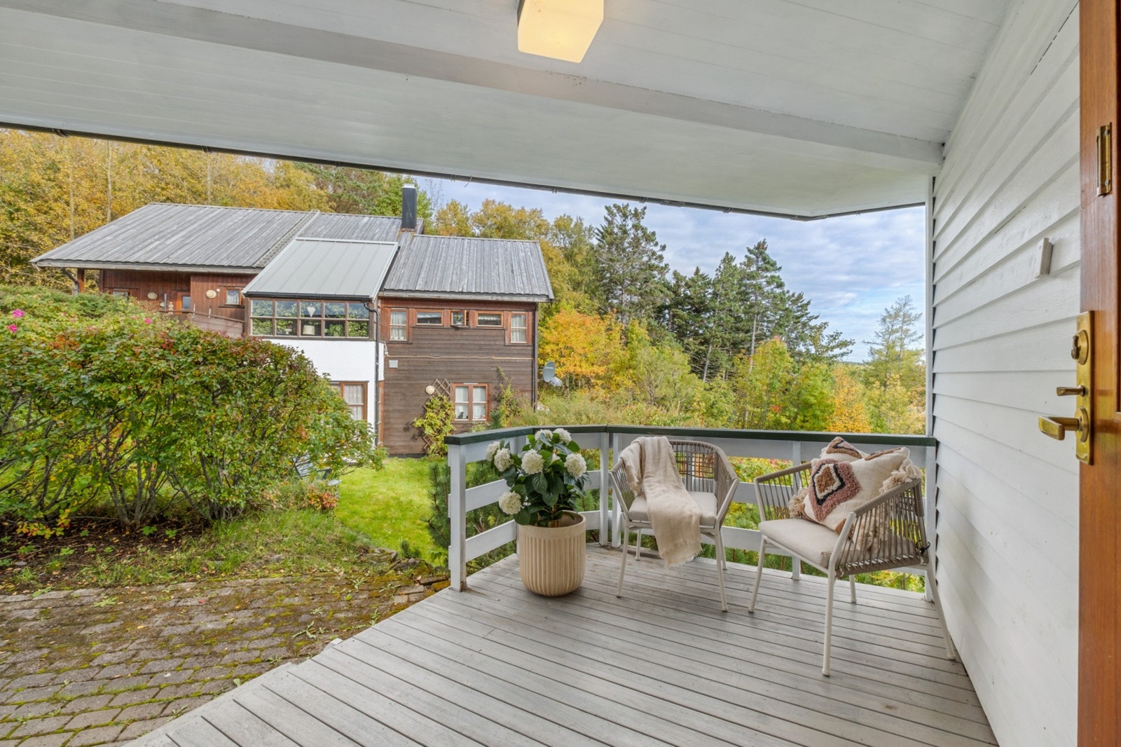 Takoverbygget inngangsparti Galleribilde