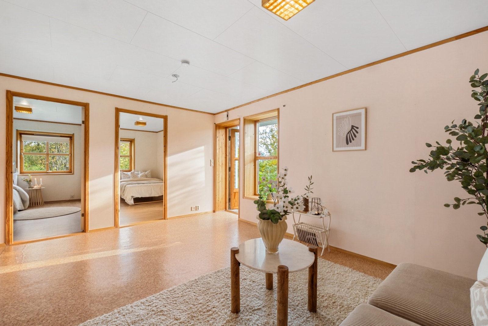 Perfekt del av huset for ungene, hvor det er adkomst til to soverom og bad Galleribilde