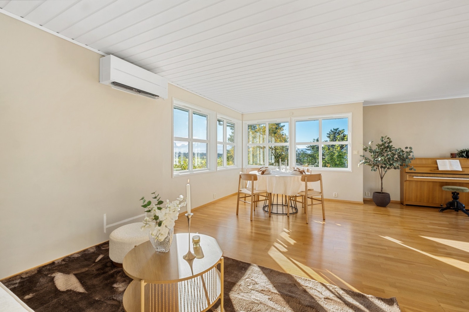 Stue med flere møblingsmuligheter Galleribilde