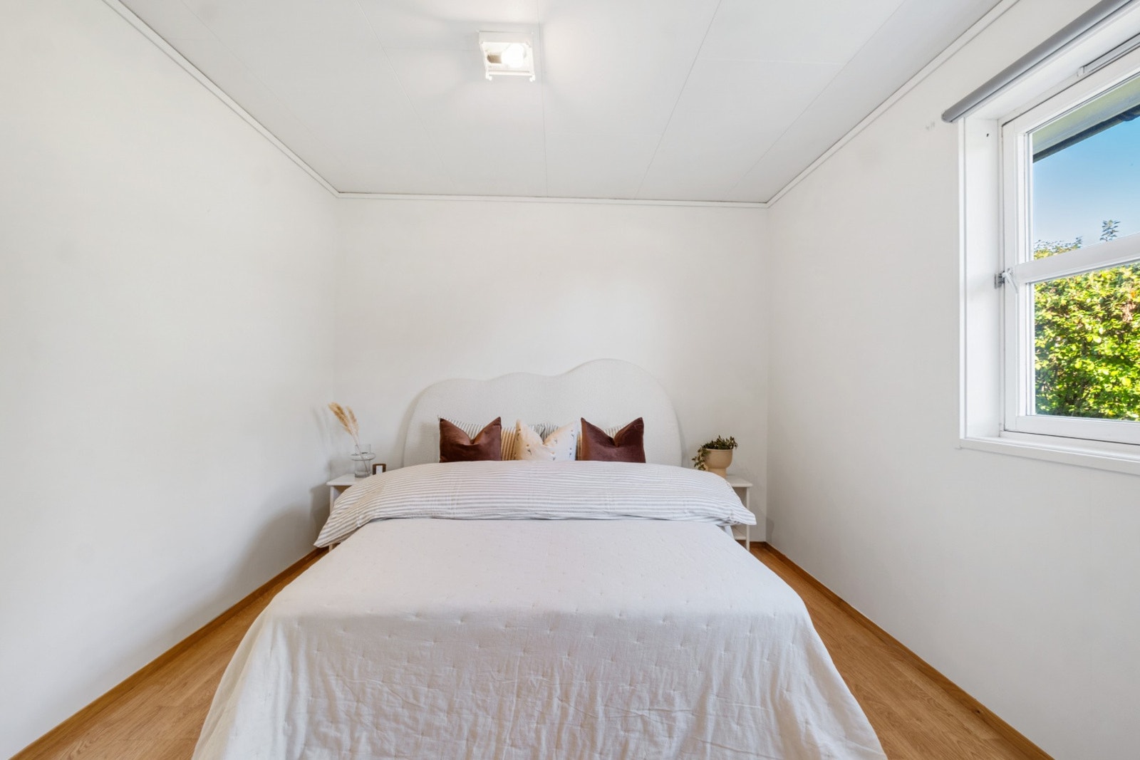 Hovedsoverom malt i lys fargevalg Galleribilde