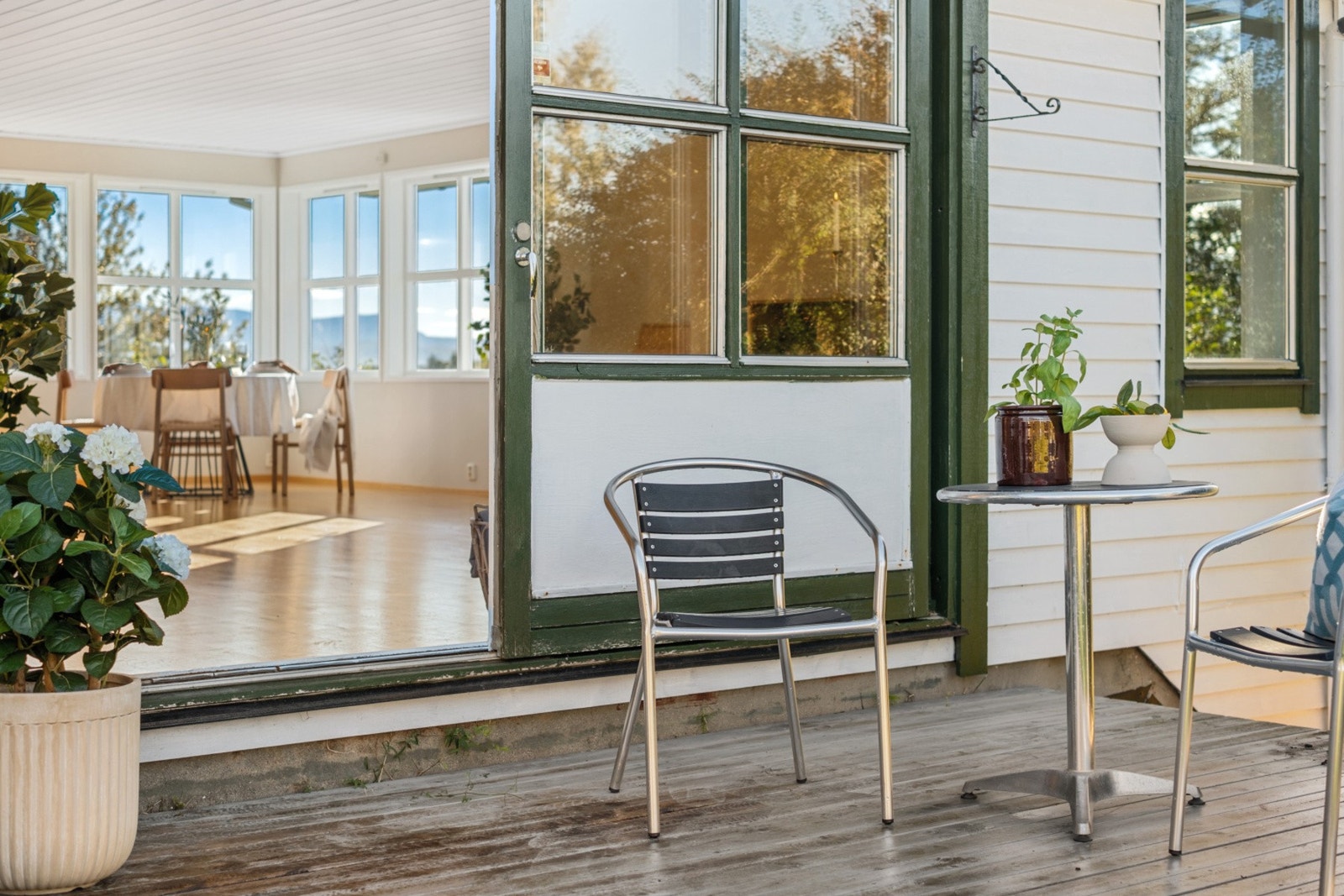 Terrasse med utgang via skyvedør Galleribilde